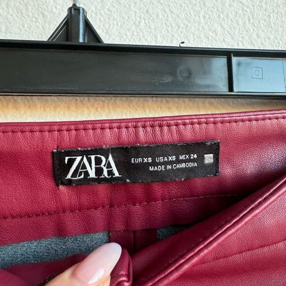 Zara Faux Leather High Waisted Zipper Slit Bottom Red Pull On Pants Size XS - Picture 4 of 8